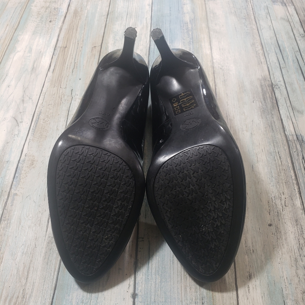 Michael kors Patent leather Heels. - Picture 3 of 10